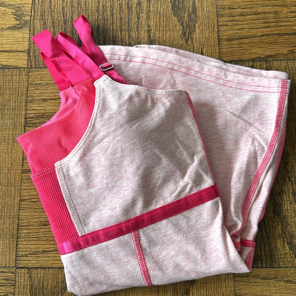 Lululemon Move Tank Size 6
NWT - Picture 8 of 8